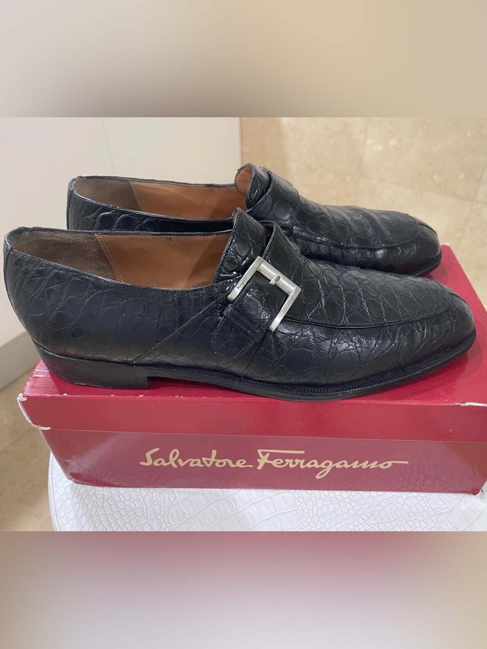 💯 authentic Salvatore Ferragamo Black alligator Leather Buckle Loafers 👞